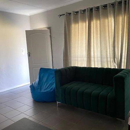 Appartement Vaal Place à Vanderbijlpark Extérieur photo