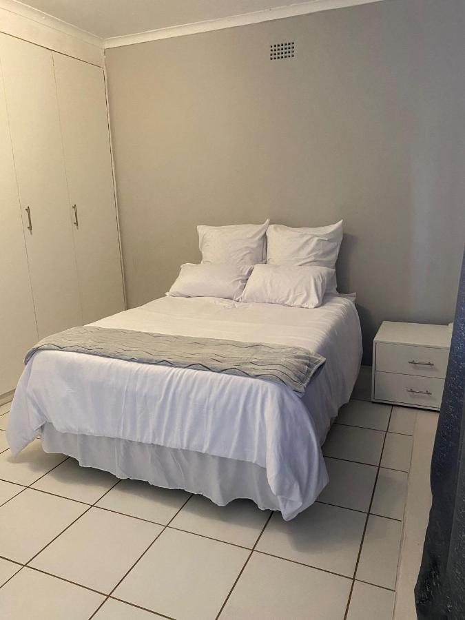 Appartement Vaal Place à Vanderbijlpark Extérieur photo